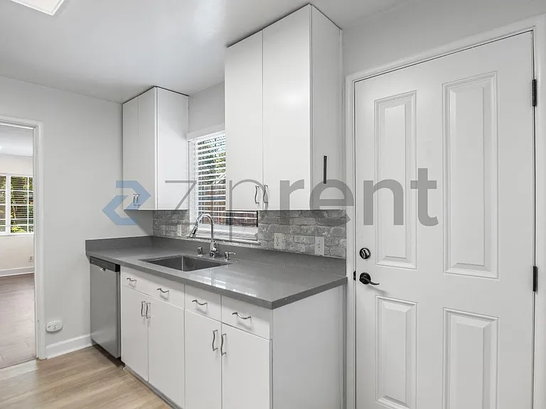 1946 Menalto Ave — Photo 12