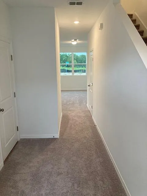 1032 Appleton St — Photo 3