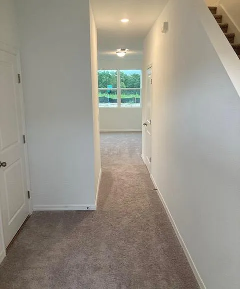 1032 Appleton St — Photo 3