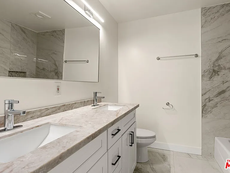 1315 S Saltair Ave #203 — Photo 11