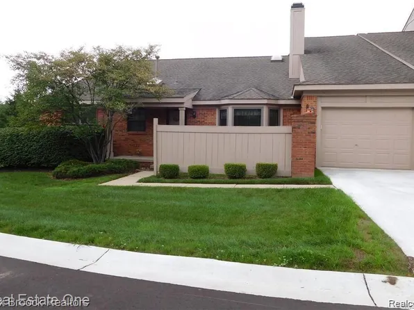 7362 Birkshire, West Bloomfield, MI 48322