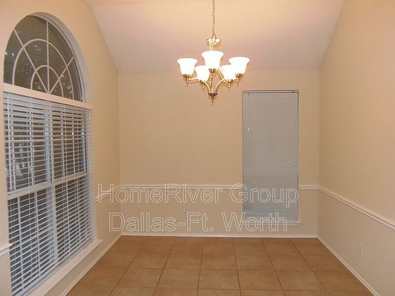 3rd image of 3313 Briar Ln