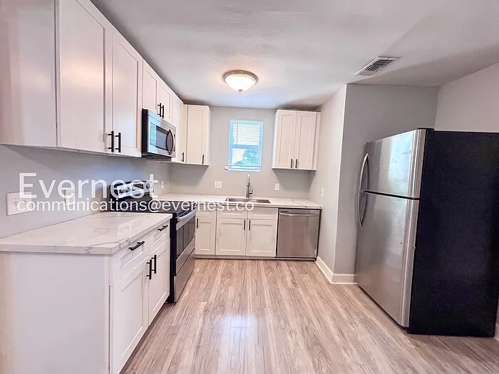 2 bed, 1.0 bath, 1785 sqft, $1,225 — Photo 2