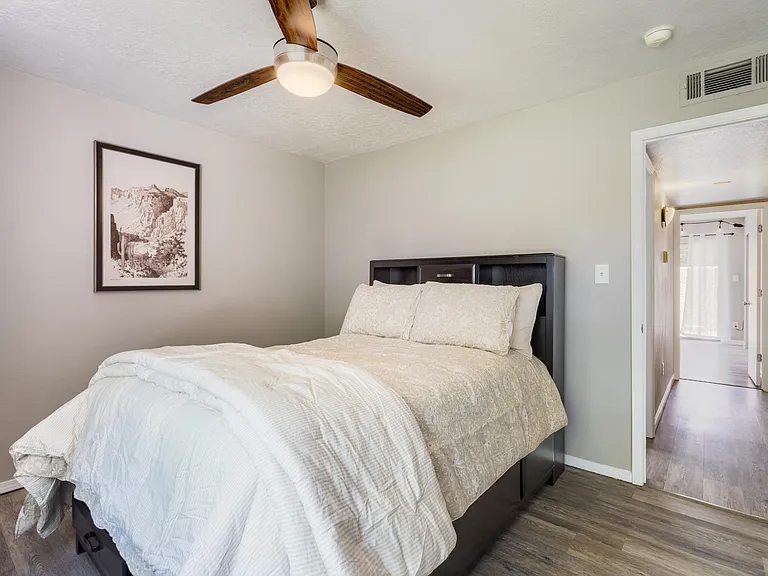 10241 Las Casitas Ct NE — Photo 17