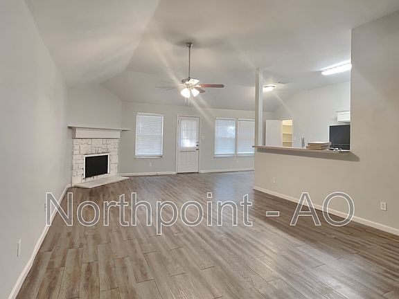2nd image of 1562 Sandhurst Dr