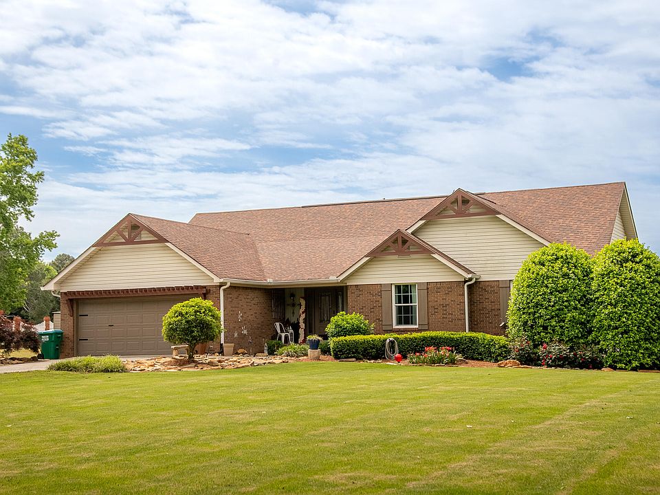 1st image of 528 Magnolia Ln