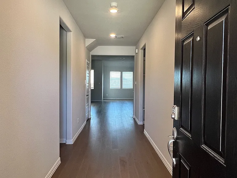 3033 Burwick Ln — Photo 2