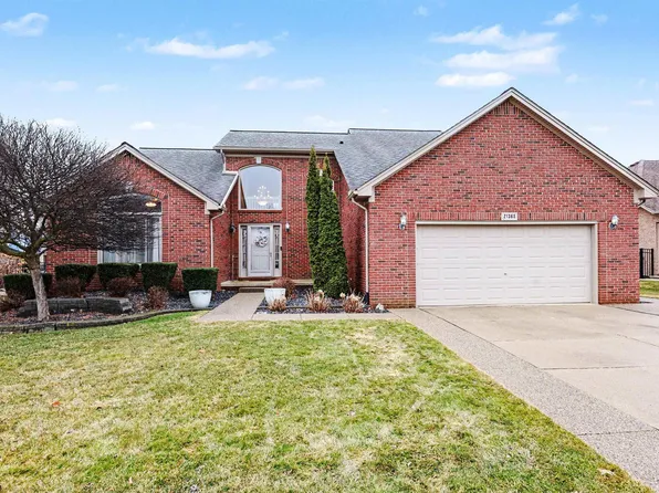21368 Rome Dr, Macomb, MI 48044