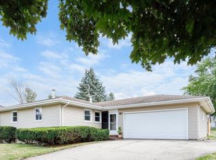 810 Clover Ln, Oregon, WI 53575