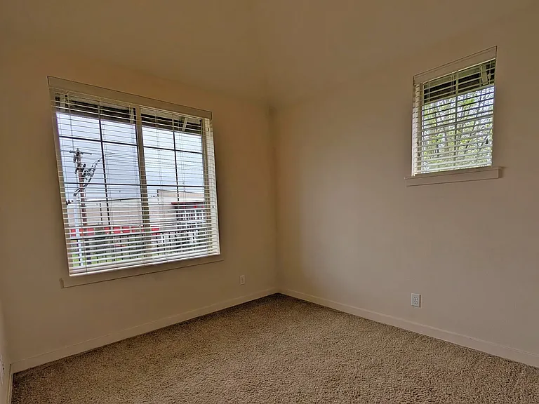 7936 NE Miriam Way — Photo 6