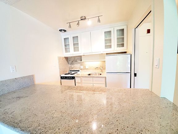 5th image of 815 N Humboldt St APT 315