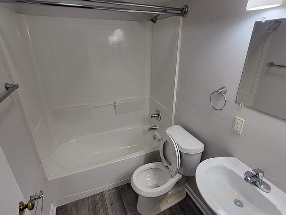 3rd image of 2904 Noe Ct APT 4