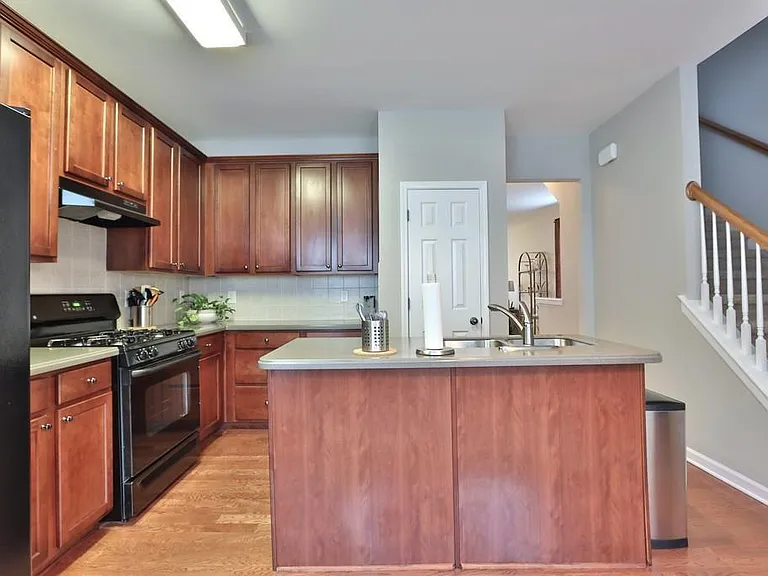 501 Grove Field Ct — Photo 6