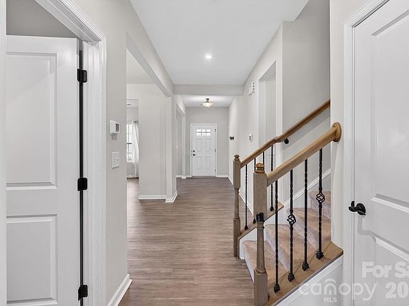 4th image of 1677 Scarbrough Cir SW