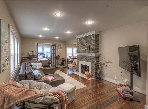 3rd image of 4928 Tracy Ave