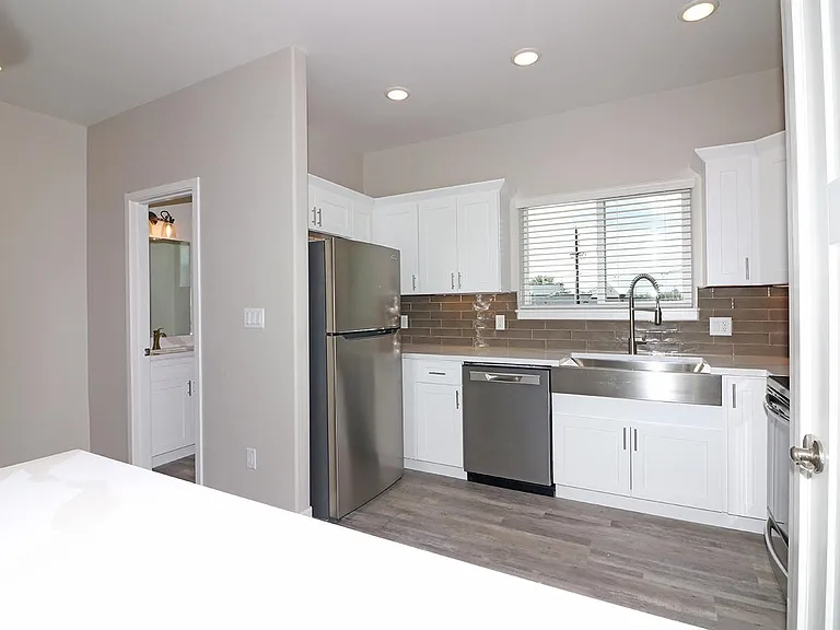 1030 Belford Ave — Photo 7