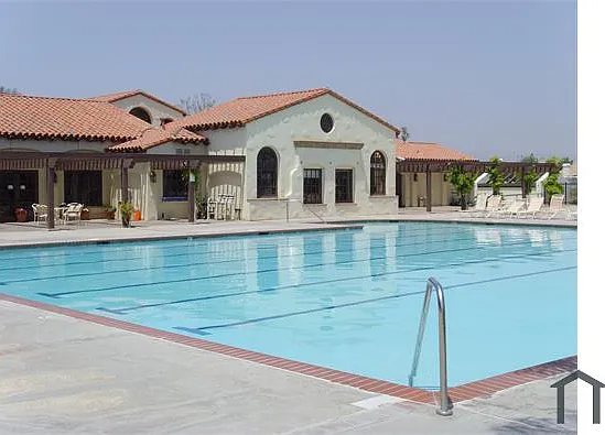 25816 Iris Ave — Photo 2