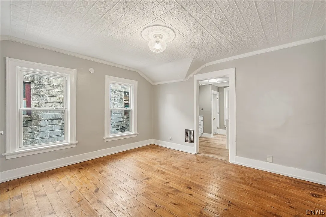 2 bed, 1.0 bath, 1888 sqft, $1,400 — Photo 4