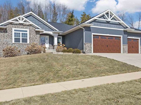 3014 Forrest Meadow Ln, Hiawatha, IA 52233