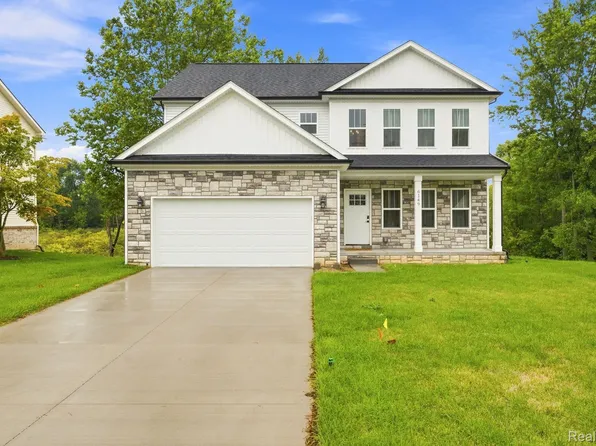 6149 Woodridge Ln, Grand Blanc, MI 48439