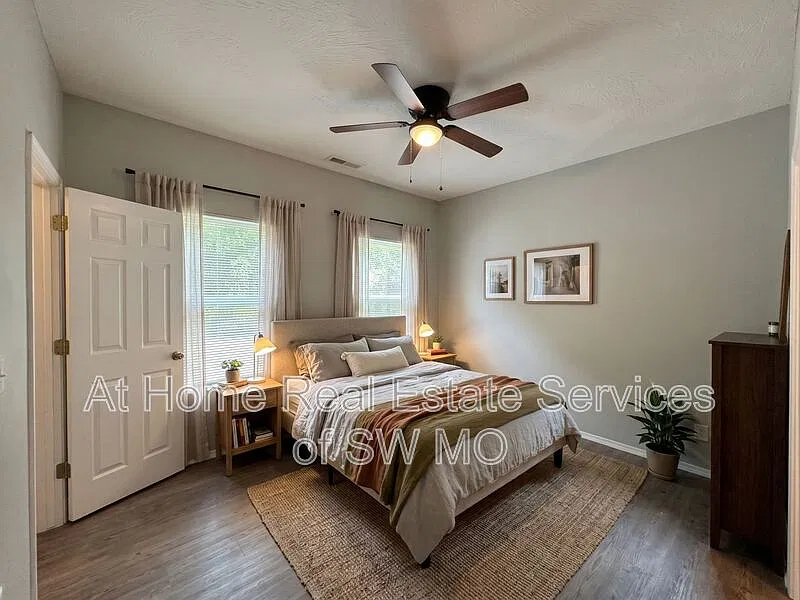 4 bed, 2.0 bath, 1250 sqft, $1,555 — Photo 3