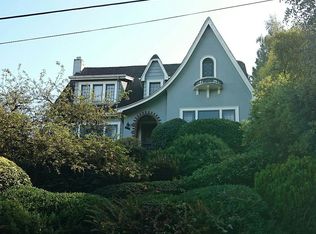 1933 E Crescent Dr, Seattle, WA 98112