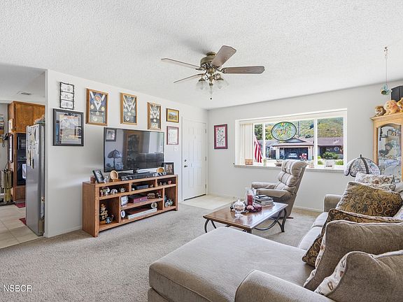 3rd image of 1013 W Lime Ave