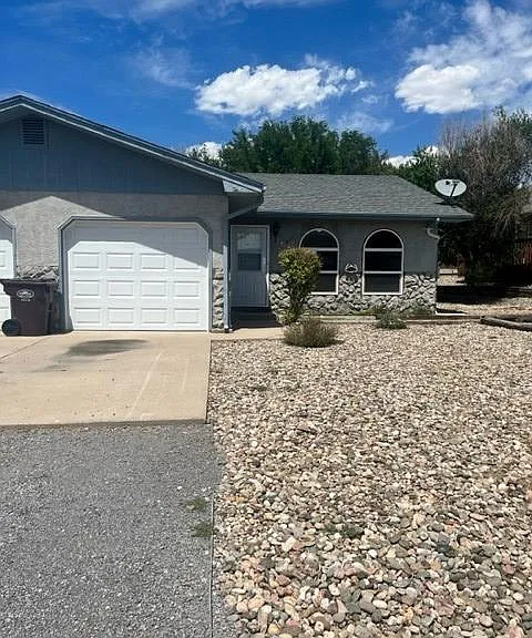 277 W Kyle Dr — Photo 1