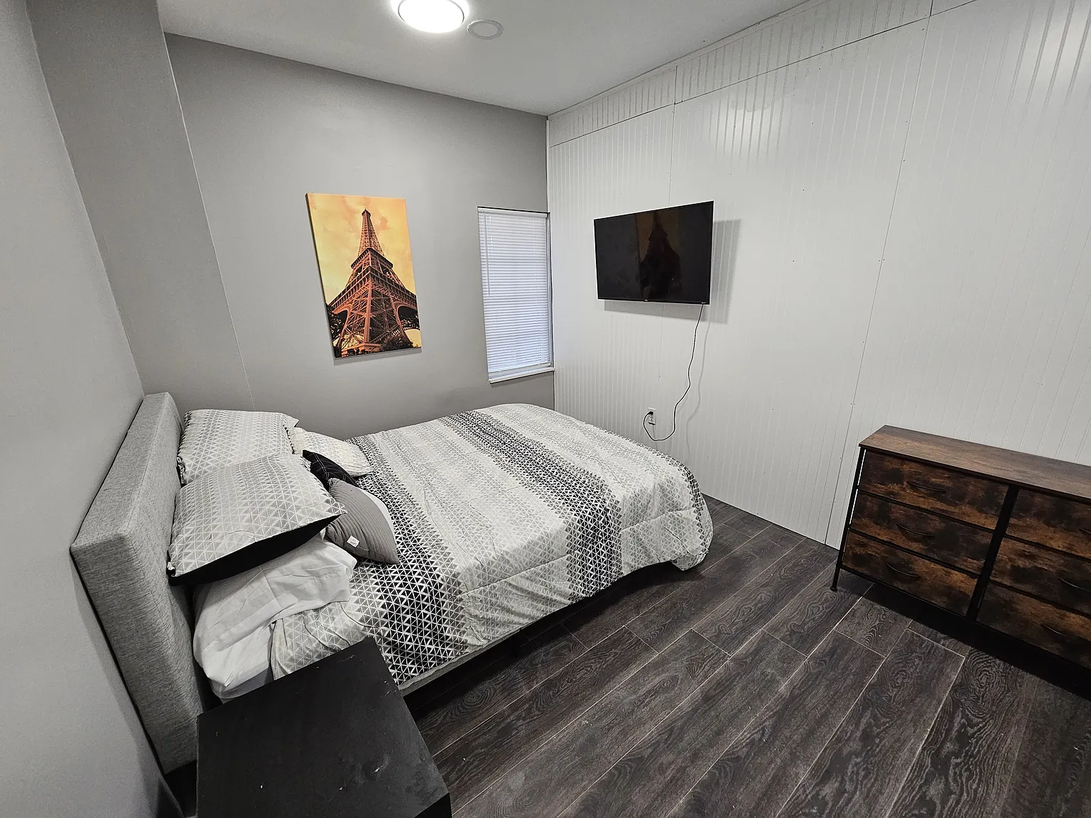 2 bed, 1300 sqft, $1,599 — Photo 4