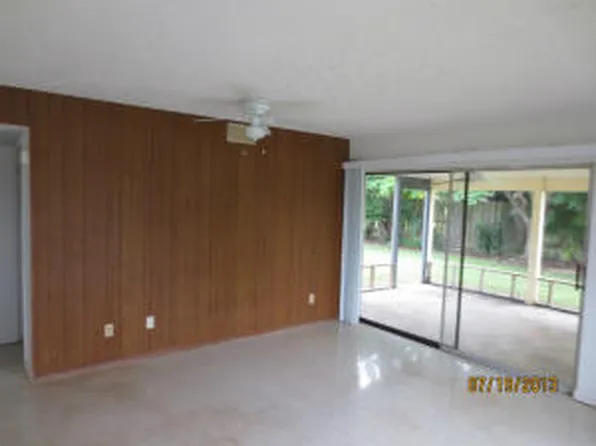 153 SE Calmoso Dr, Port Saint Lucie, FL 34983