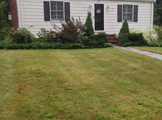 12 Robinswood Rd, Weymouth, MA 02190