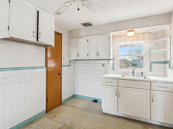 5th image of 9508 Sequoia Ct