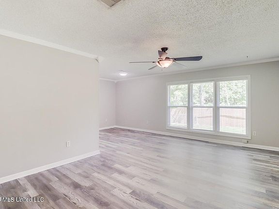 4th image of 12336 Magnolia Ct