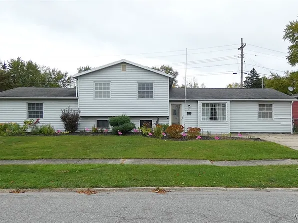 17 Pamela Dr, Depew, NY 14043