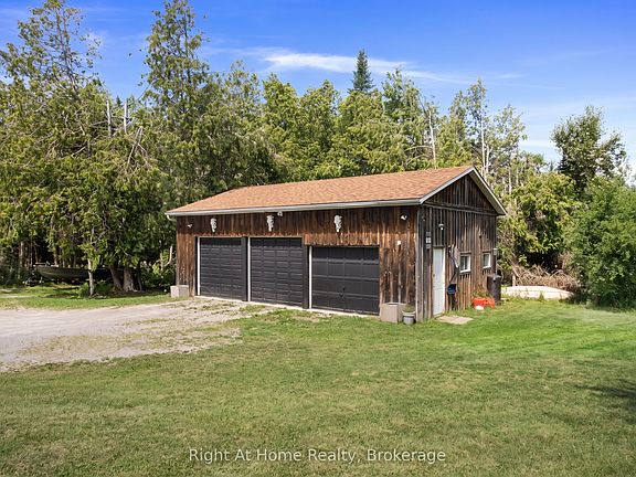 5th image of 34 Birch Point Rd