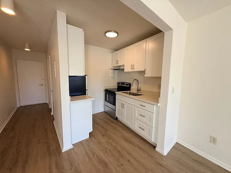 Crescent Apartments — Photo 48