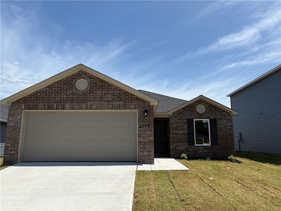 1st image of 2537 E War Eagle St