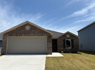 2537 E War Eagle St, Fayetteville, AR 72701