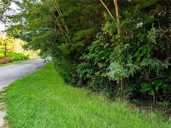 4 Bowen Hill Rd, Pelzer, SC 29669