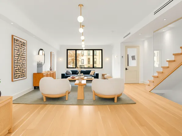 980 Metropolitan Avenue image 7 of 21