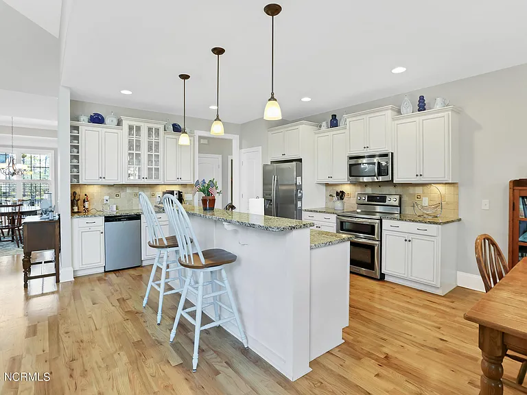 2746 Oak Forest Dr — Photo 15