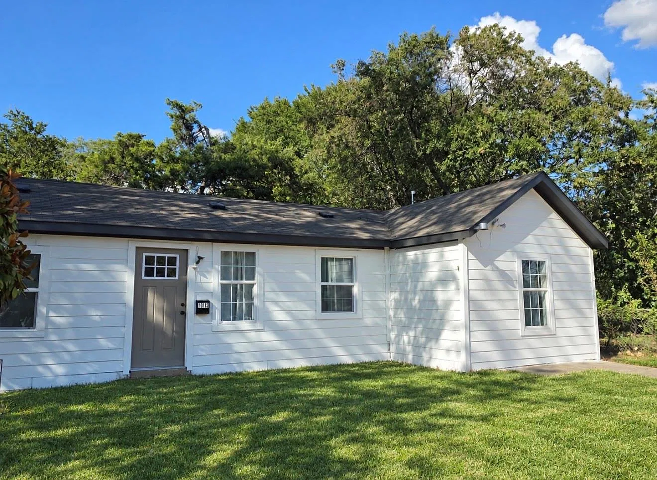 3 bed, 1.0 bath, $1,550 — Photo 1