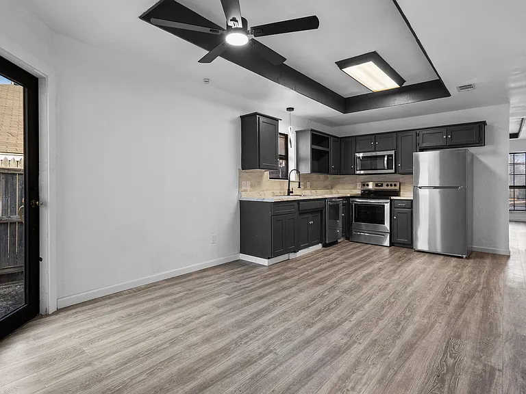 5351 Northridge Blvd — Photo 4