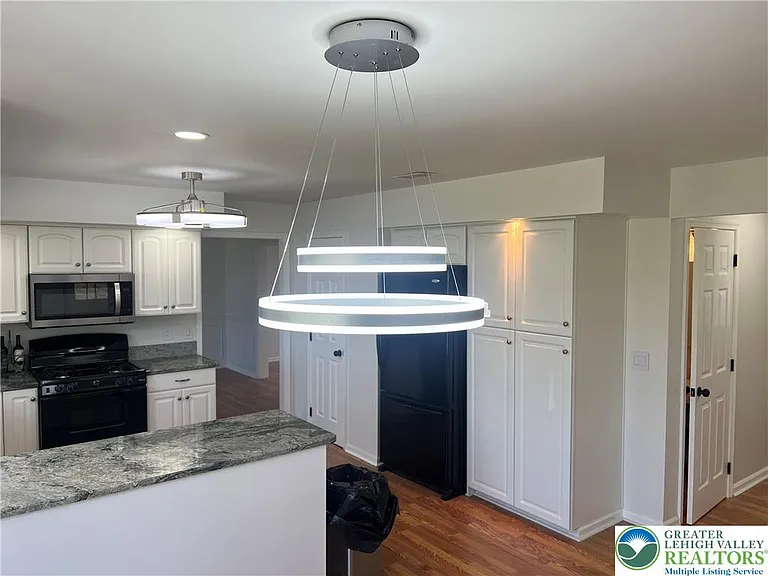 2593 Halleck Dr — Photo 8