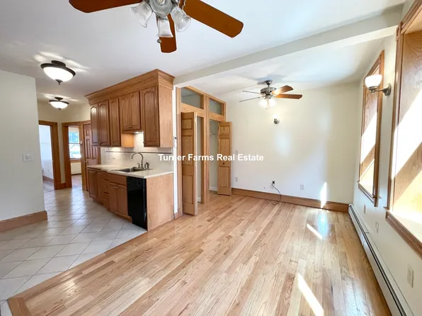 137 Charles St #1A, Boston, MA 02114