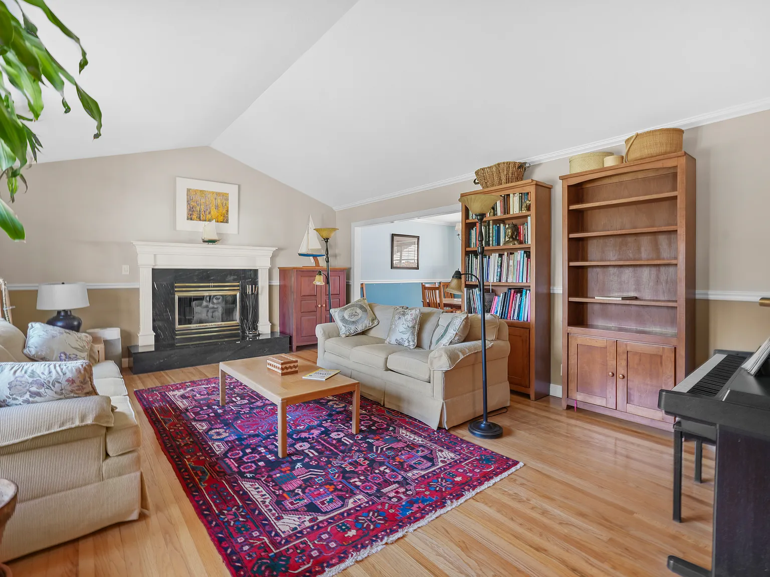 4 bed, 3.0 bath, 2595 sqft, $8,195 — Photo 2