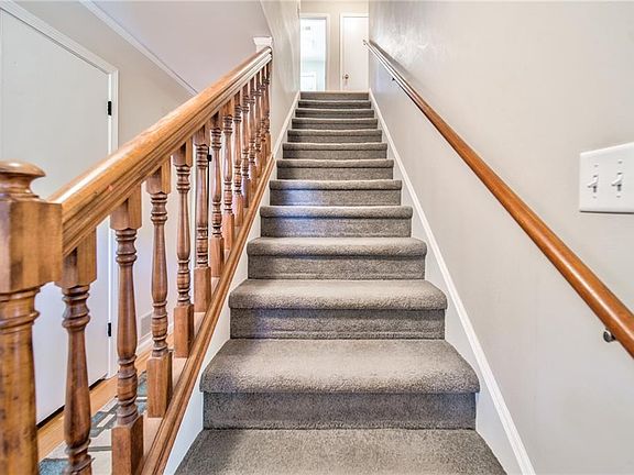 5th image of 435 Stonebridge Dr