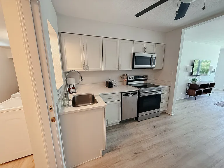 2220 S 8th St — Photo 10