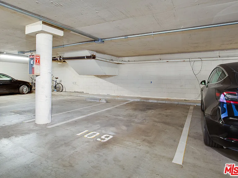 11645 Montana Ave #311 — Photo 21