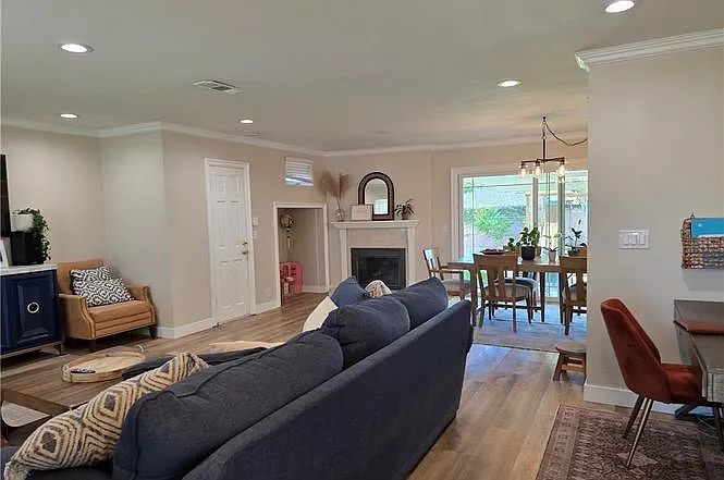 3208 W Ravenswood Dr — Photo 3
